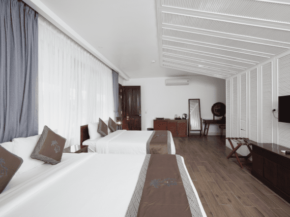 DELUXE FAMILY ROOM 3 8.3 DELUXE FAMILY