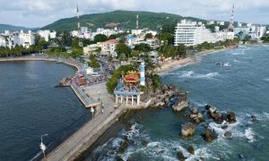 Dinh Cậu Phú Quốc nhìn từ trên cao bên bờ biển thị trấn Dương Đông
