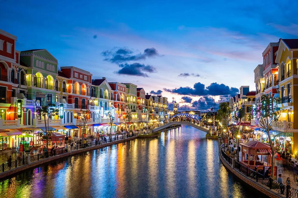 Kênh đào Venice lung linh ánh đèn tại Grand World Phú Quốc