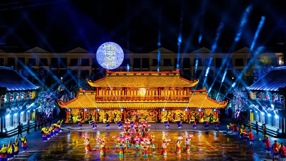 Show Tinh Hoa Việt Nam tại Grand World Phú Quốc